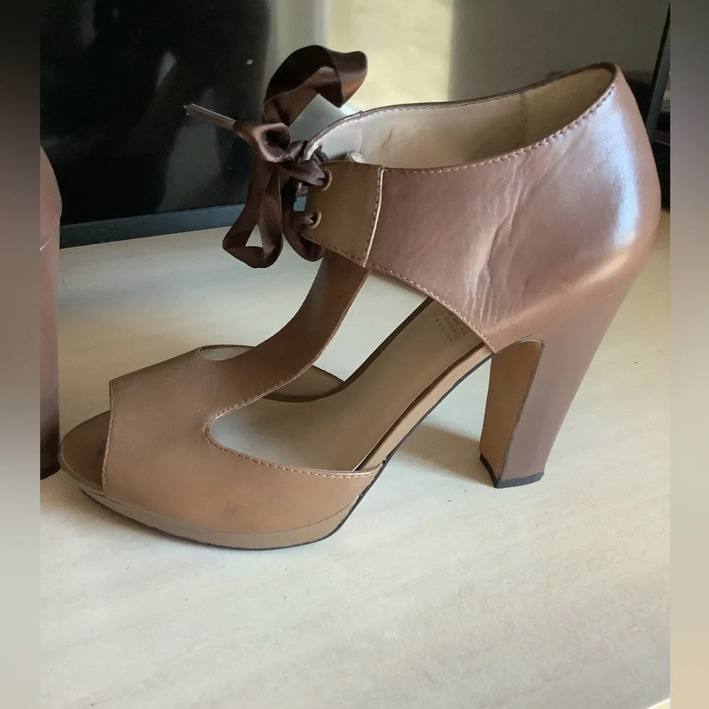 MRKT Strappy Peep Toe Heel with bow details at ankle size 10 brown - Picture 2 of 15